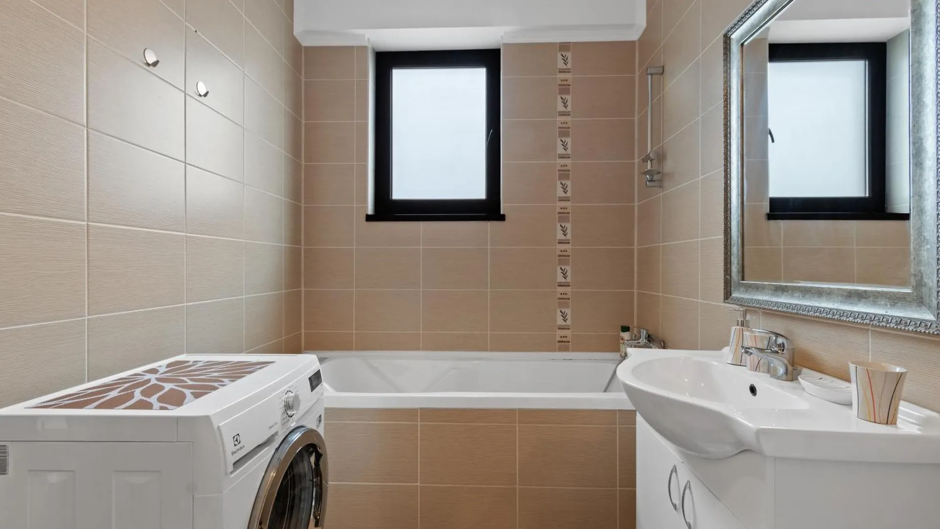 Baneasa Lake Large And Cozy Apartment Bucharest