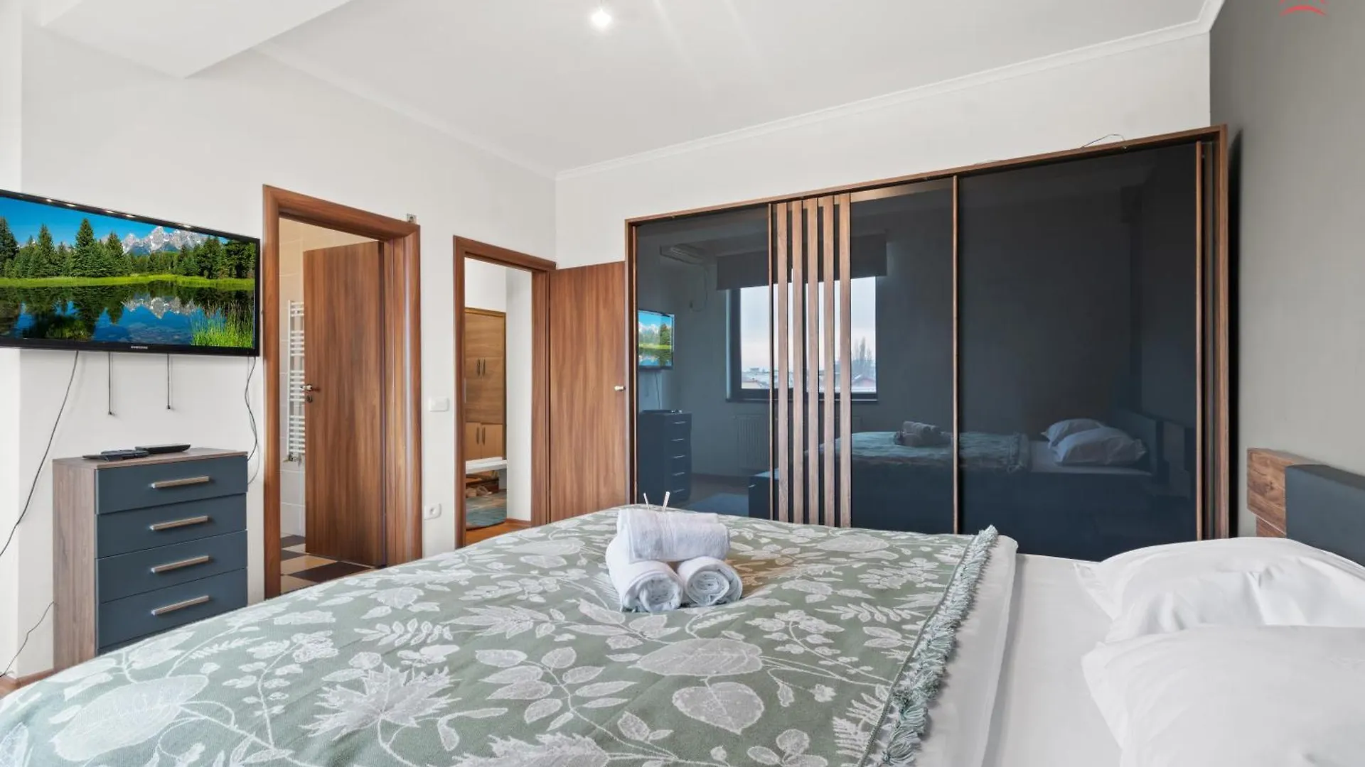 Baneasa Lake Large And Cozy Apartment Bucharest
